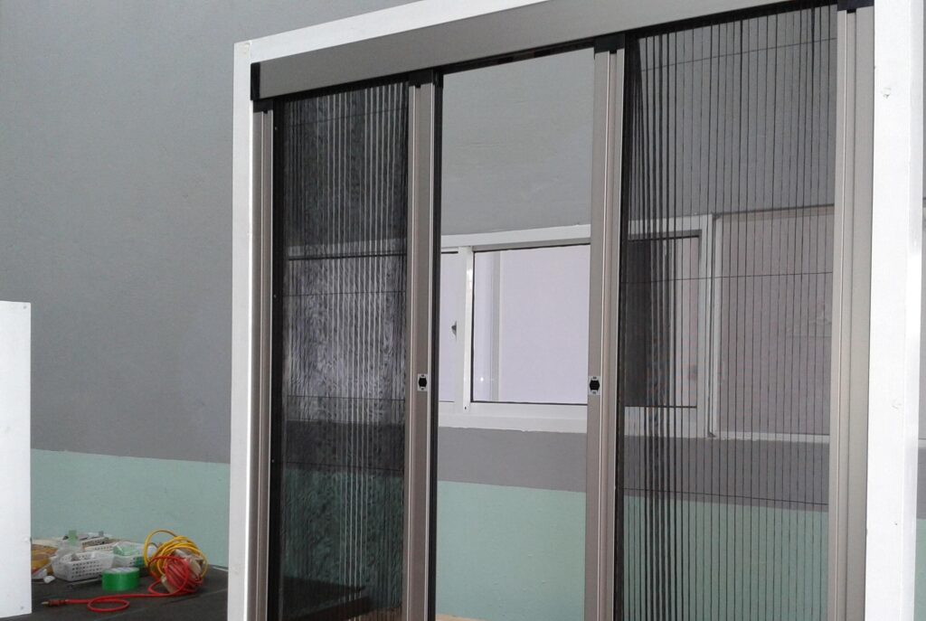 Cửa chống muỗi