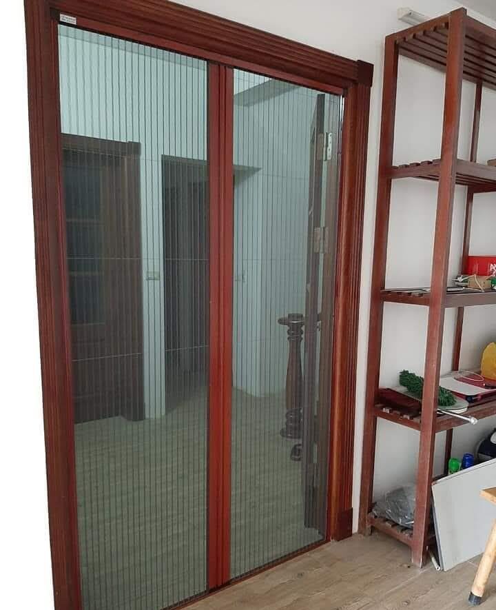 cửa chống muỗi vân gỗ