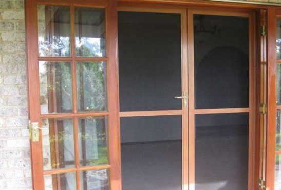 cửa chống muỗi cánh mở