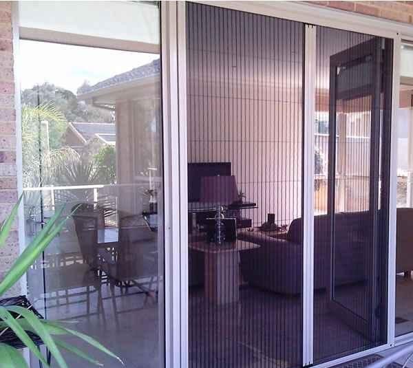 cửa chống muỗi lối đi